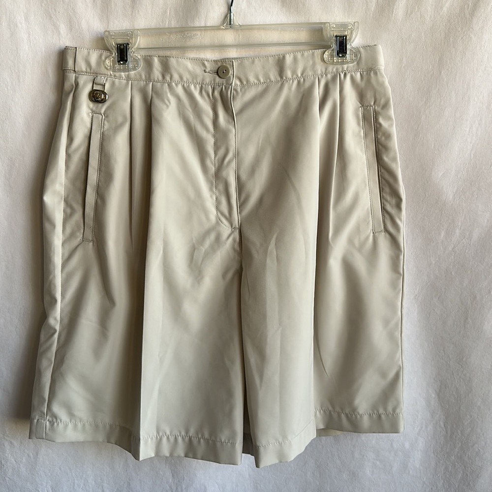 Lizgolf by Liz Claiborne beige golf shorts, size 10